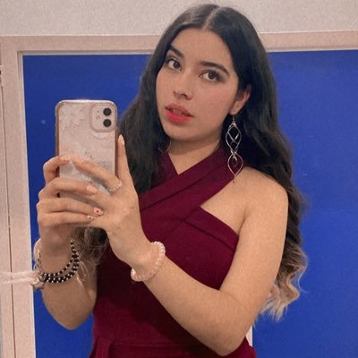 A veces canto, a veces me desahogo aquí. ✨. Ig: yoli_roo