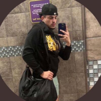 Chino 9in 6’4 verse BI HUNG FOLLOW FOR A SURPRISE 😈 HMU FOR CONTENT hmu to collab, meet ups