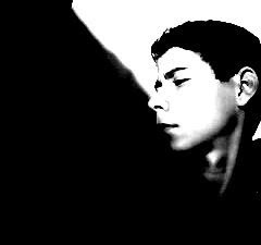 15 anos;aquario ;solteiro;música ;sociável; meio besta ; doido ; saideiro ;coca-cola; rock; felicidade ;amor;amigos ; risada &+