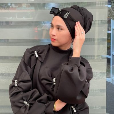 FatinAazhar's profile picture. ~ if you love someone,put their name in a circle instead of a hearts can break,but circle go on forever ~