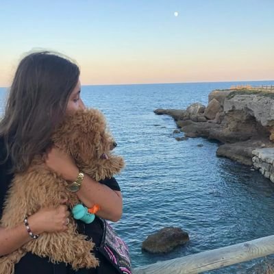 leti_1310's profile picture. La irreversibilidad del tiempo es el mecanismo que pone orden en el caos