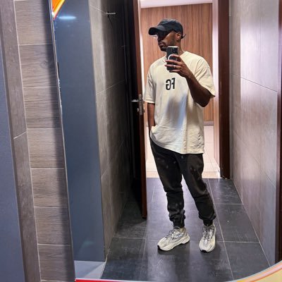 GandyDesigner's profile picture. Designer Gráfico a viver em África, Angola, Luanda. Crio projectos de identidade visual. Falo sobre design no Instagram.