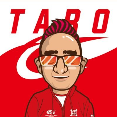 F1LIFEchannelの左の人。https://t.co/duMPDw4lEk 応援するドライバーに不幸を招くTARONOTEを手に今日も視聴者を恐怖に陥れている。さぁみなさんご一緒に『エグいてぇ〜』