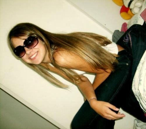 HeeyBrubs's profile picture. Então ela adormeceu, depois de um longo choro.