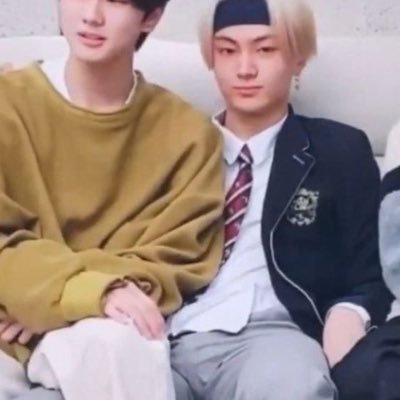 kpopsweatpants's profile picture. - nsfw’idols bulges🔞 - DMS OPEN you can send me Bulges❗️❗️❗️