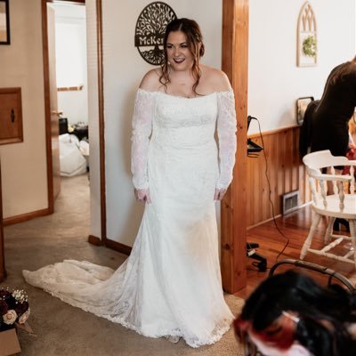 emmamck98's profile picture. real housewife of Ellwood City (jk I work in marketing)