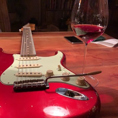 Entrepreneur, musician (Rock, Funk, Blues, Metal, Acoustic a.o.). Hanging around here a little mainly to look for informations - and maybe being entertained.