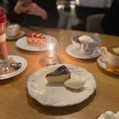 r_r_tam's profile picture. 