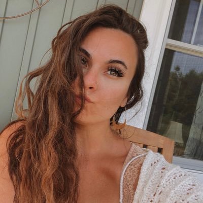 mollyannefreed's profile picture. Optimist | Artist | Geologist ☦️👩🏻‍🏫🎨📚🌿🦕🐢🏔🌎🌻 Science Teacher // John 1:5