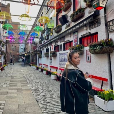 lauramason__'s profile picture. smile :)