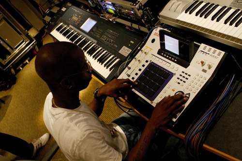 DJ_ANYTHING's profile picture. DJ ANYTHING a.k.a MS MANIA/Trackmaker/MPC/DJ/Follow100% http://t.co/zzjlMES3Bs