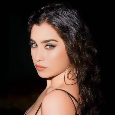 Perfection doesn't exist but @LaurenJauregui is what most approaches her 😍