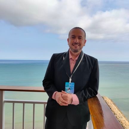 MEDICO MANABITA , EMPÁTICO, MAGISTER EN GERENCIA EN SALUD ,MAGISTER EN EPIDEMIOLOGIA Y SALUD COLECTIVA , DOCENTE UNIVERSITARIO.