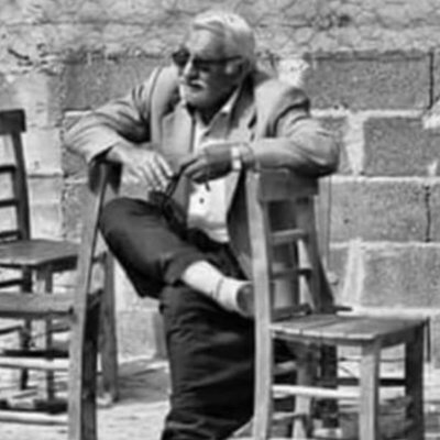 Sana ait olan hayatı, başkalarını memnun etmek için yaşama...
Do not care ...