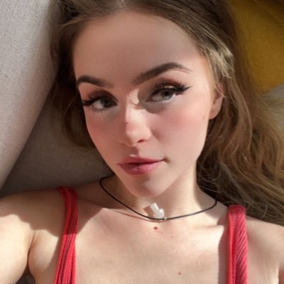 Hey loves! 💕 My name is Lauren 🏳️‍🌈 ᴄʙ ᴄᴀᴍ ɢɪʀʟ 🍭 21 year old 🇨🇦 18+🔞 vegan 🌱 check out my link🌲 😉 laurenxcros : no PPV önlyfäns. my bday May 9!