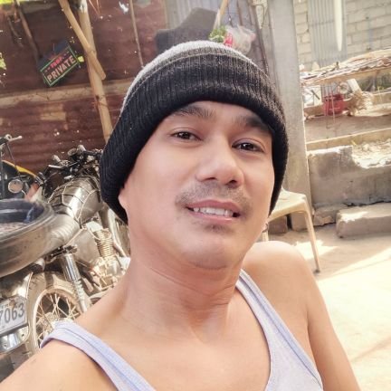 renztres's profile picture. tweetyear 2024 - 2025