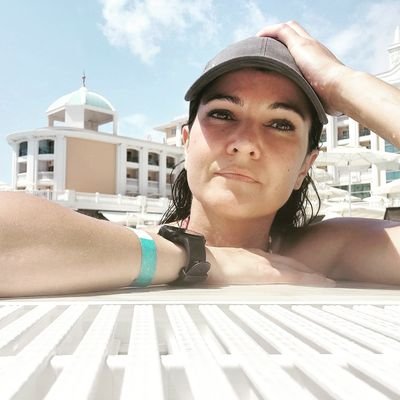 vNeeshaMH's profile picture. Loving the chaos that is life