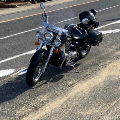 クルマとバイクの好きなおじさんです。大きな事故に遭い、生死の境をさまよい、人生観がかわりました。性格は明るく楽天的、事故やいろいろな経験から仕事も遊びも趣味もやれることはやるべしというのが、人生のモットーになりました。やって失敗するより、やらなかったことを後悔したくはありません。シャドー750乗り バイク歴40年