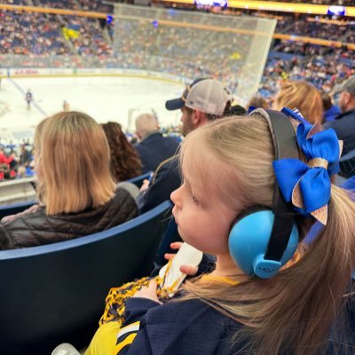 1st Sabres 7th Man🏒FAN OF THE YEAR winner. 200 Club Center Ice Season Tickets owner. Teacher. NewMommy. #BillsMafia #Sabres #OneBuffalo #GoBills 🦬