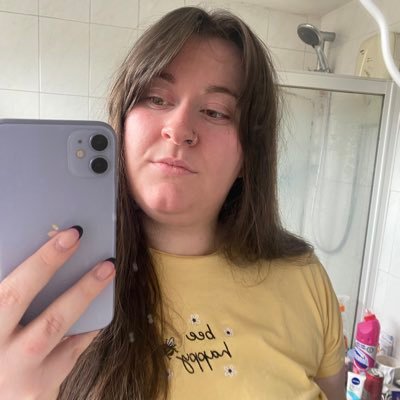 28 | Scotland. My toxic trait is going food shopping when I’m hungry. Insta @laurajanerobertson.