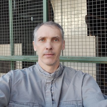 Conservador de direita e amante da família e liberdade