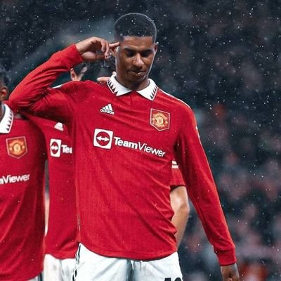 Am a simple but ambitious Nigerian.A core Manchester united fan. lover of good football ⚽
