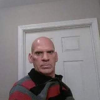 Looking for an attractive female. It's time to finally STOP acting like you can't approach a man and tell him what you want.