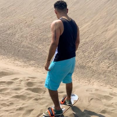 TonnoZamora's profile picture. Justo, leal, caprichoso, ambicioso, una persona buscando el éxito, un luchador como todos; pero siempre amante de la vida, y la buena vibra. 🇲🇽