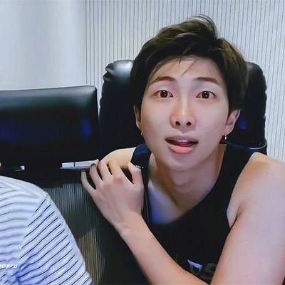 꺅 김남준 사랑해 /다 괜찮아질거야/파도에 휩쓸리지 않기를🙏/왜 응원하냐면, 너 없으면 거기서 계속 방황하고 있었을거라서. 니가 내 방황의 답이라서/#Bυт_기억을ㄱ한다/#Bυт_운동함