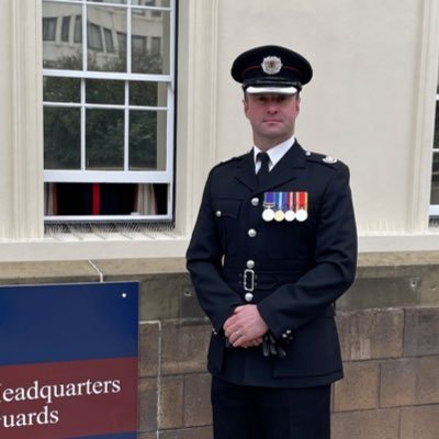 Area Commander- Scottish Fire & Rescue. Ex Scots Guardsman. Husband & Proud Father of 3 amazing children. Iron Distance triathlete. Arsenal Red Member. 🔴⚪️⚽️