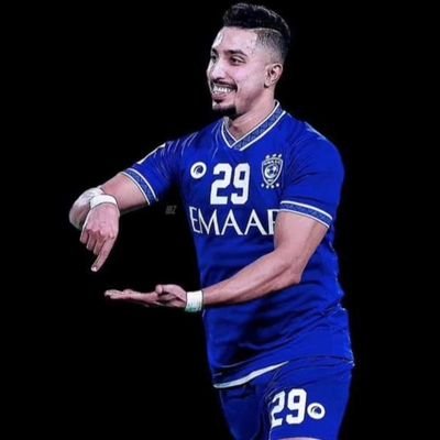 احب بالدنيا ثلاث امي وأهلي والهلال 💙💙💙