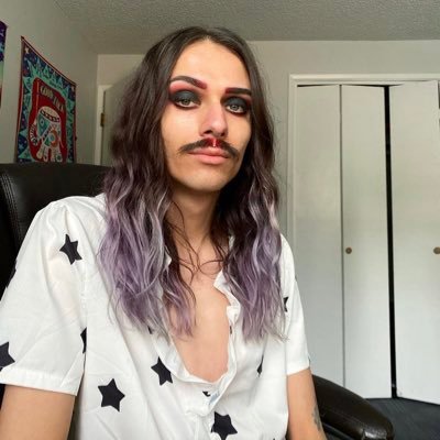 Gender fluid person in a spectrum-phobic world. Part time journalist, full time fashionistx 💄👠 . They/Them #TitanUp