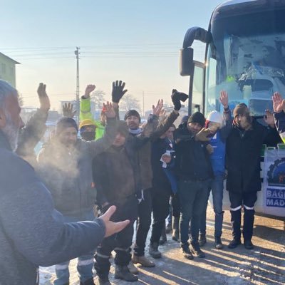 işçi kardeşim sendika üye olmak, örgütlenmek, mücadele etmek, sorununa çare bulmak istiyorsan bizi ara, dm’den yaz. güven, biz seni yalnız bırakmayız.