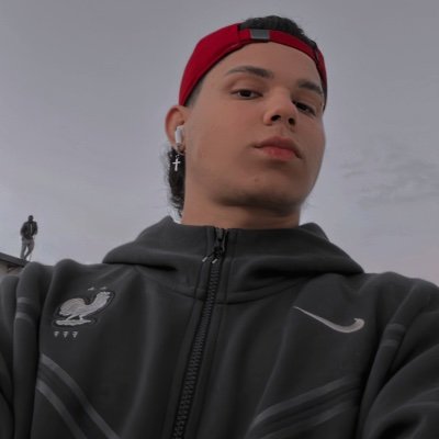 O dinheiro faz homens ricos, o conhecimento faz homens sábios e a humildade faz grandes homens!!