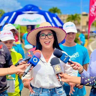 📍 Una Venezolana medio Asiática 🎓 Abogada UCV 💼 Secretaria de Turismo - Gobernación de Miranda   💼 Presidenta de CORPOMITUR    💼 Gerente de INATUR Miranda