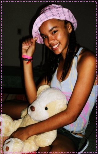 sou uma menina simplis mais sincera