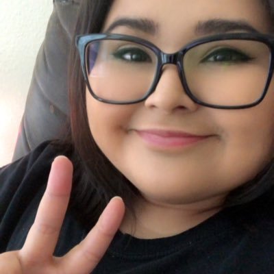 aDUHlynn's profile picture. just a human.