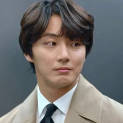 韓国の俳優ユン・シユンさんが好きです。ファンミ(ペンミ)初参加記念にツイート始めました。三角お耳と尻尾がある家族の名前をちょっと拝借。無言フォローお許しください🙇‍♀️