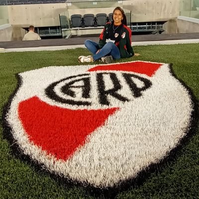 Hincha y Socia de RIVER!! 🐔
Miembro de @ComunidadRiverR 🤍❤️🤍
Incansable Soñadora!!! ☮️
RRHH por el sueldo.💸
RRPP por elección.🌈