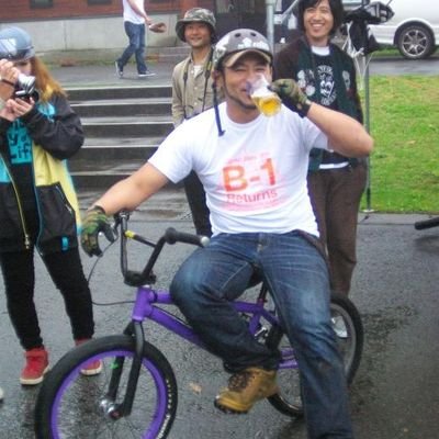 函館の大門でダーツBar？釣りBar?ミリBar？的なのやってます！ 実はBMXを15才からやってます。実はラリーやってました。実はダーツもやります。最近はサバゲーばかり。チーム員の銃のメンテやカスタムも…。時々HRCTブログの中の人。なんとなく函館のゲームマスター等もしています。サバゲや除雪動画等UPしています！