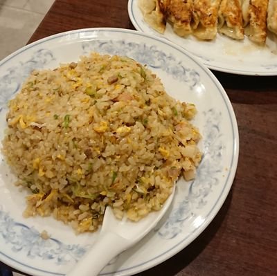 gohansan8989's profile picture. タバコもお酒も20歳から🍺🔞
ですが非喫煙者もちろん飲みます
首都圏あとは近畿圏  　アラフィフ
美味しいものが三度のメシより好きですw　
お風呂は一緒に入りたいタイプ

kakao:  gohan8989