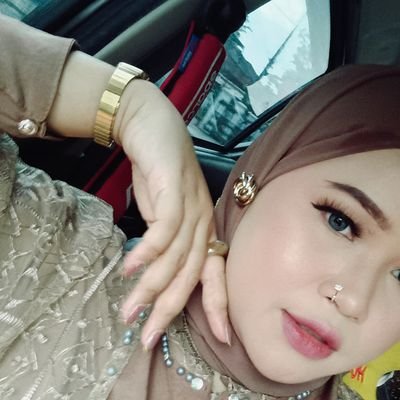 Pecemburu ( ͡ _ ͡°)ﾉ⚲ ♫

check IG @Srii_Fathonah for booking all Makeup & decoration 😘