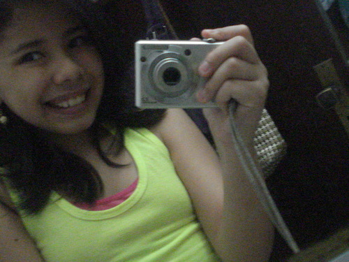 Uma menina com grandes sonhos .. E uma vida imensa pra se divertir :)           
Queem me ama, eu amo em dobroo !