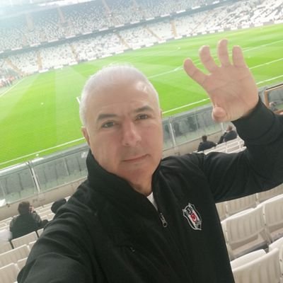 Bu hesabın hiçbir siyasi düşünce ile bağlantısı yoktur. Tek amaç Beşiktaş'tır.
Lakin;
Atatürk'ü sevmeyenleri Beşiktaşlı olsa da sevmiyorum.