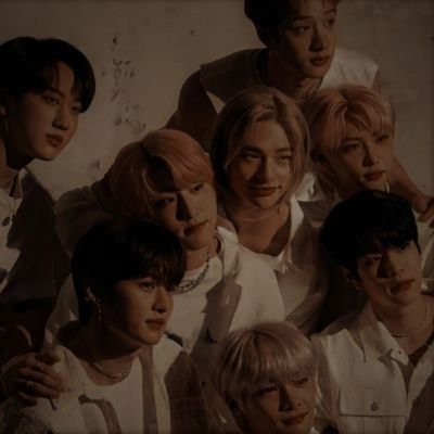 A random Stay supporting Stray Kids|28|OT8|F|I occasionally critique KPOP songs|Fan account