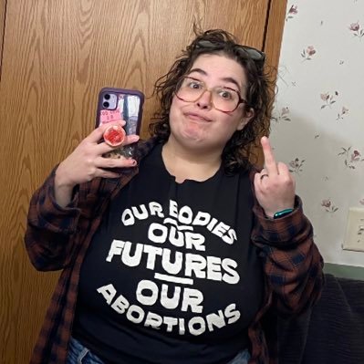 MeeplezHiccups's profile picture. 31, she/they, queer/lesbian/pansexual golden retriever human, caffeinated artist and dragon hoard counter with adhd ♡