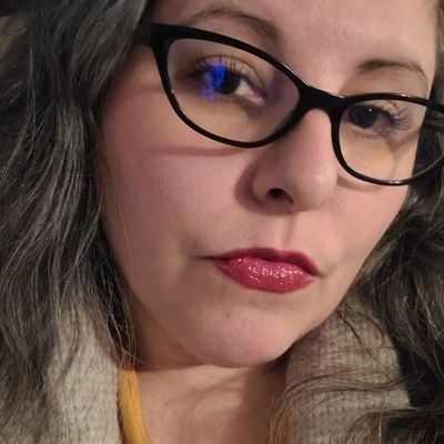 SFF writer & web designer, also writes MG as @dreakellen, artist, creative, Autistic, INFJ, wife, mother, Canadian (she/her)