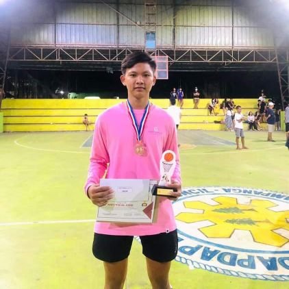 Rsslmnl's profile picture. Ball is Life♥️🏀