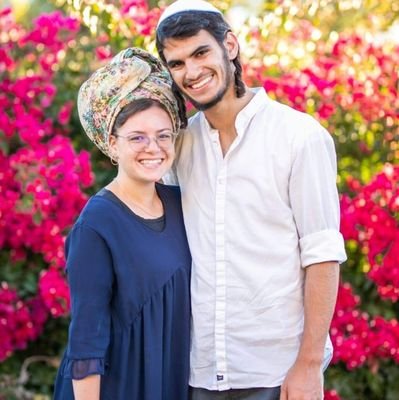 אברך בישיבת ניר ורכז נוער בקרית ארבע. פעיל בתנועת נחלה ובגרעין התיישבות 'אורות נתנאל'. נשוי ללאה ואבא לאיתן.