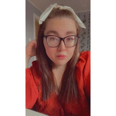 I have no idea what to write for a bio, sorry. 🤷🏻♀️